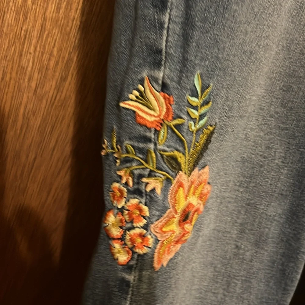 Embroidered Floral Blue Jeans - Picture 3 of 5